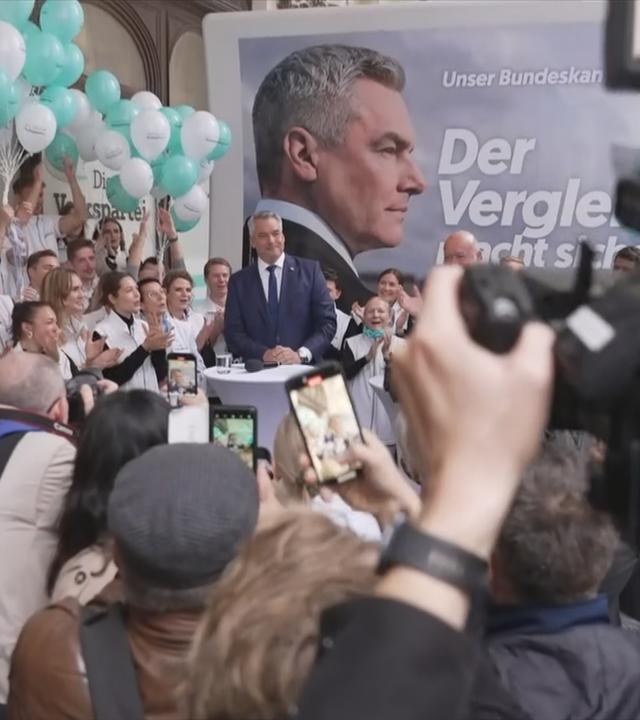 Wahlplakate vor der Wahl in Österreich