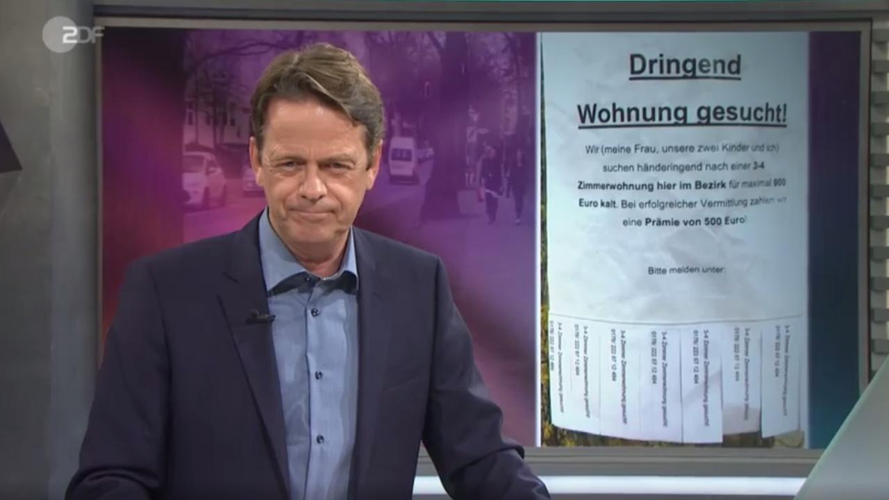 Rudi Cerne im Vorsicht, Falle!-Studio mit Wohnungsanzeige im Hintergrund