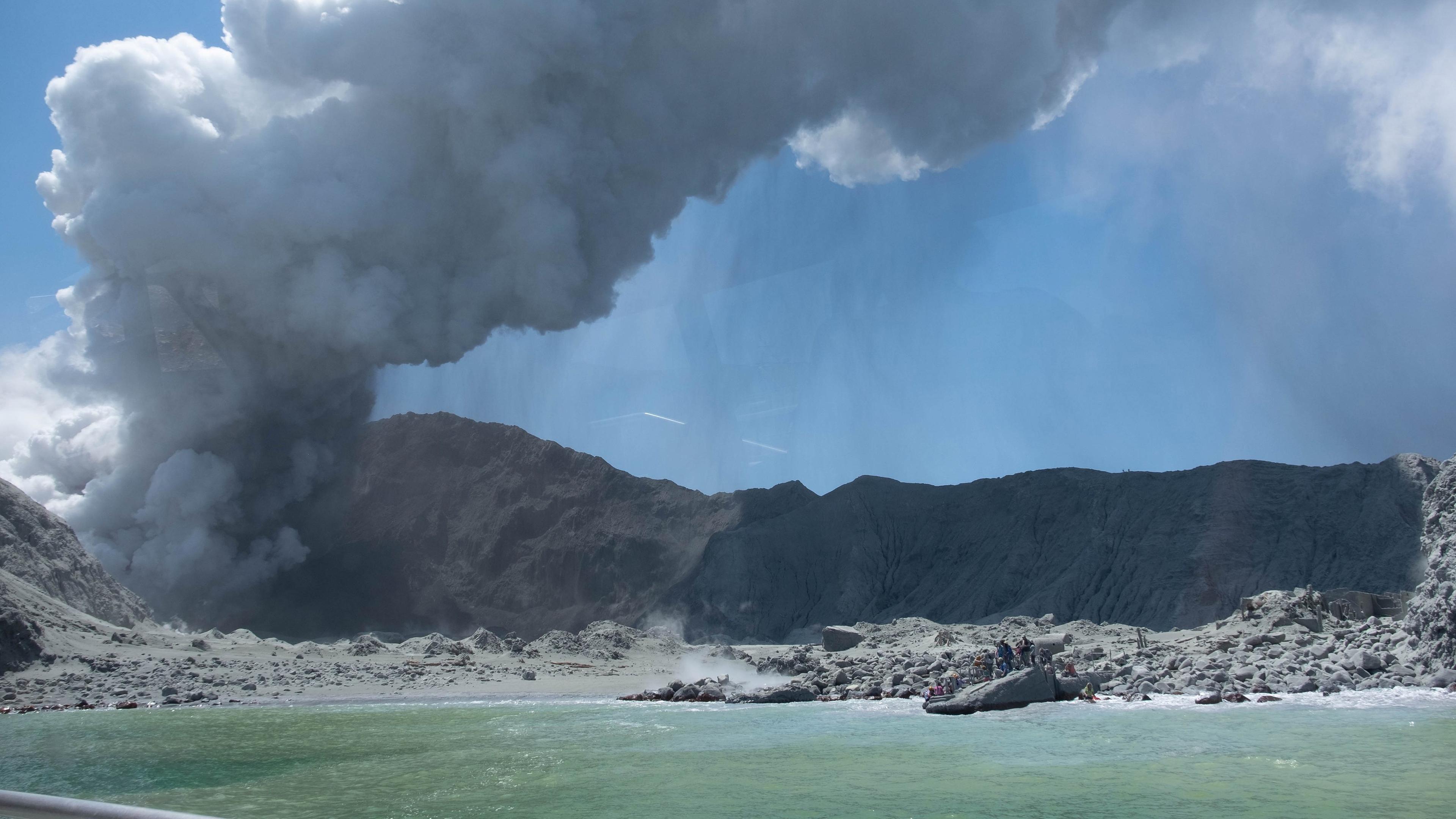 Vulkan Whakaari in der Bay of Plenty (Neuseeland), aufgenommen am 09.12.2019