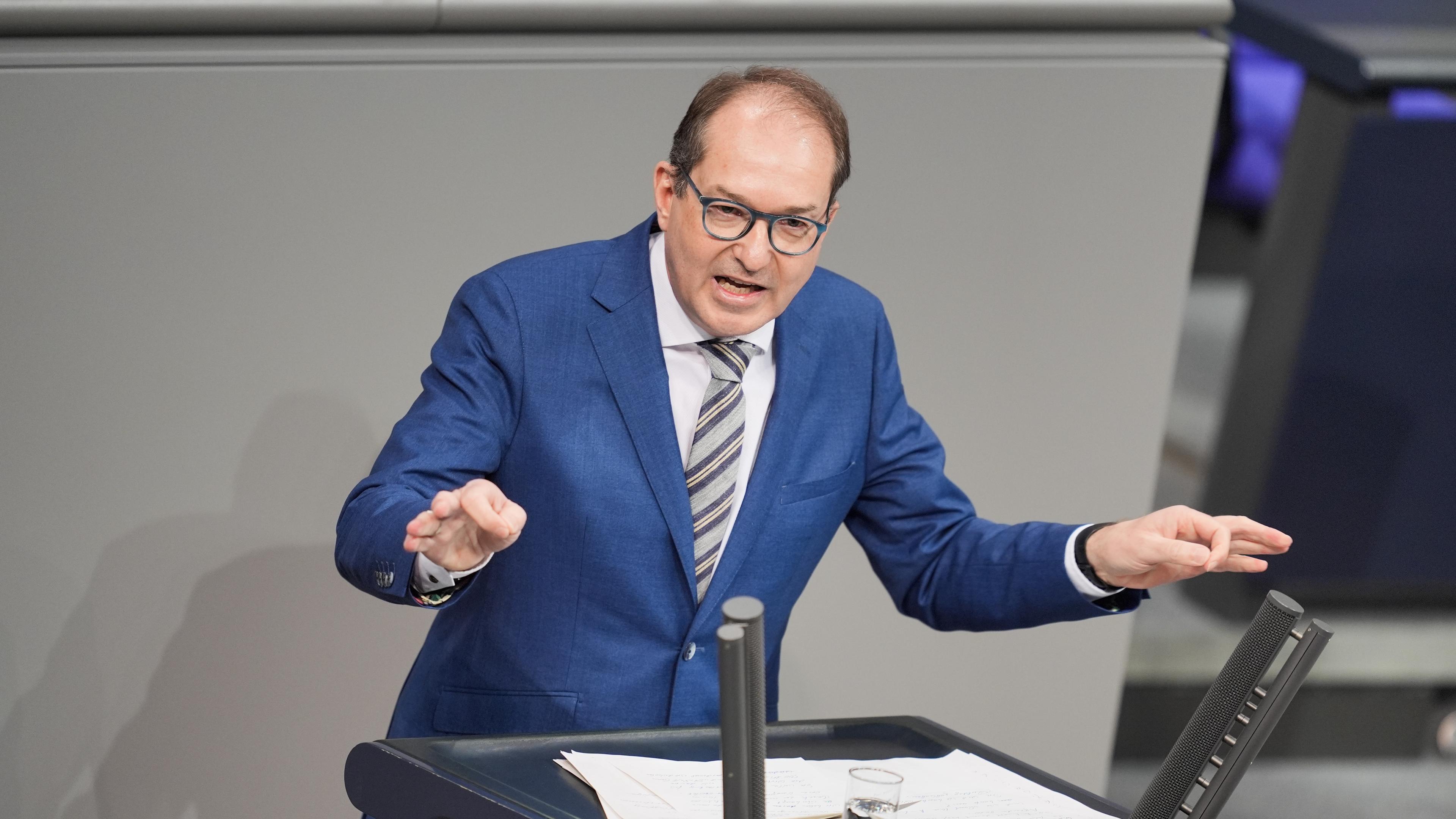 Alexander Dobrindt, CSU-Landesgruppenchef, spricht nach einer Regierungserklärung zum Jahreswirtschaftsbericht im Bundestag