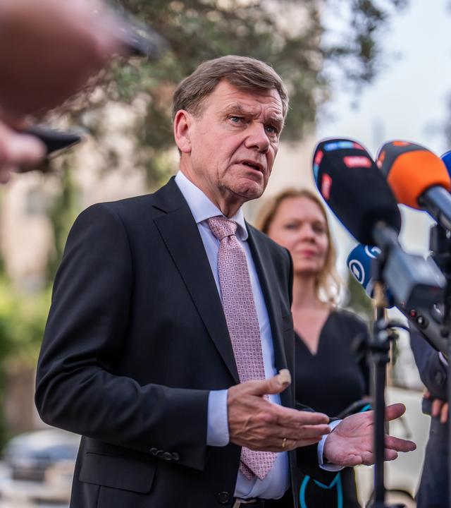 Johann Wadephul (CDU), Außenminister, spricht bei einem Pressestatement nach seinem Besuch in Ramallah. Wadephul ist zu seinem zweitägigen Antrittsbesuch in Israel und besucht auch die Palästinensischen Gebiete.