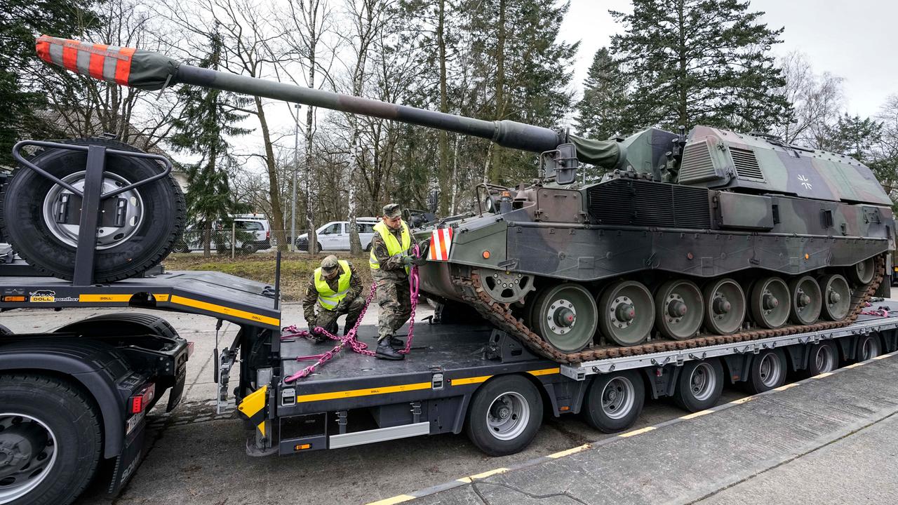 Ukraine: Panzerhaubitze 2000 aus Deutschland "endlich" da