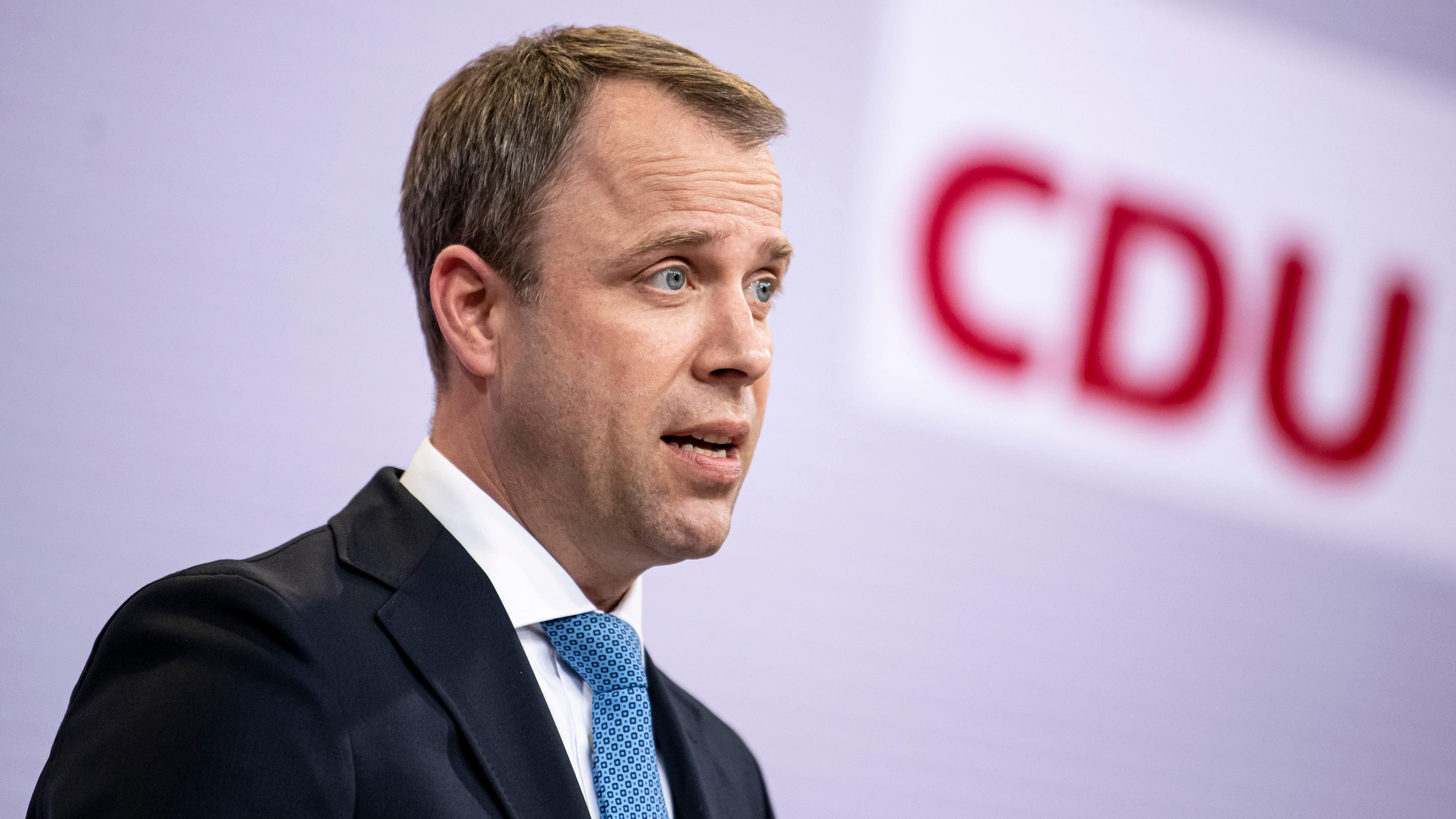 27.03.2022, Berlin: Mario Czaja (CDU), Generalsekretär, gibt nach den ersten Hochrechnungen der Landtagswahl im Saarland im Konrad-Adenauer-Haus ein Statement.