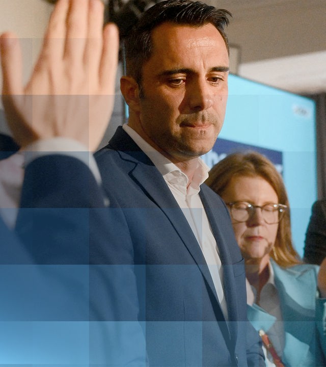 Der Spitzenkandidat der CDU in Mecklenburg-Vorpommern, Daniel Peters, schaut nach dem Wahlergebnis enttäuscht.