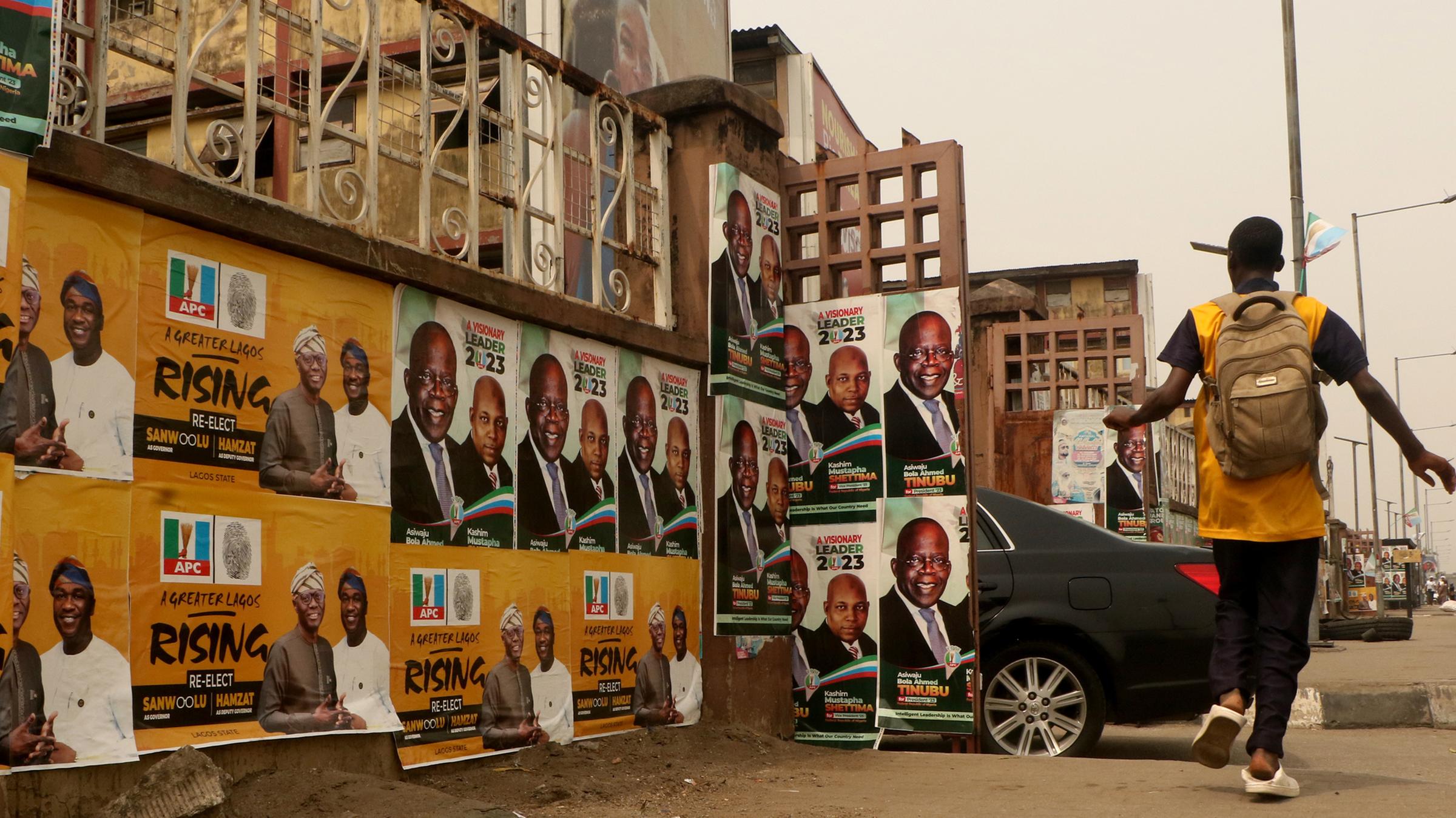 Wahlplakate in Lagos