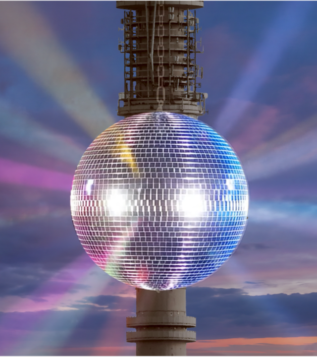 Berliner Fernsehturm mit Discokugel