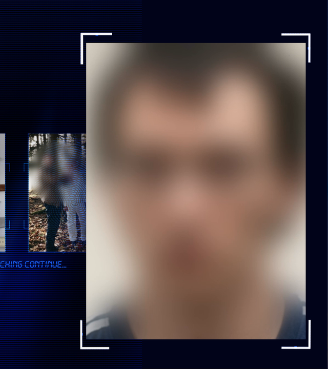 Portrait eines Mannes mit kurzen braunen Haaren. Das Gesicht wurde im Bild technisch verfremdet. Links daneben: Lichtschematische Darstellung eines Fingerabdrucks.