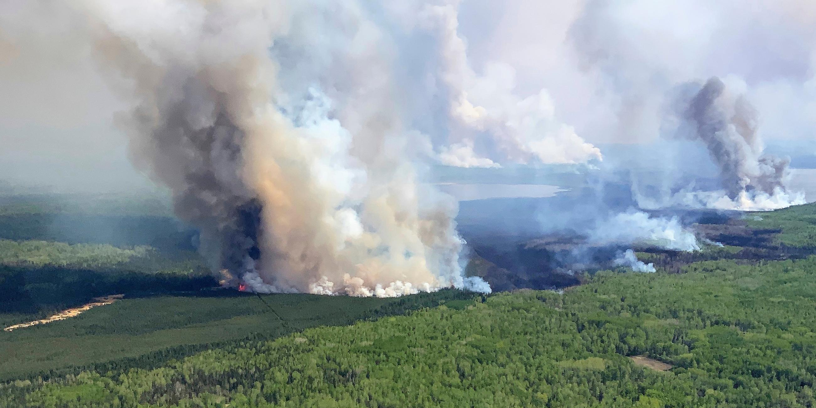 Aufgrund des sehr trockenen Wetters kommt es in Kanada immer wieder zu schweren Waldbränden.