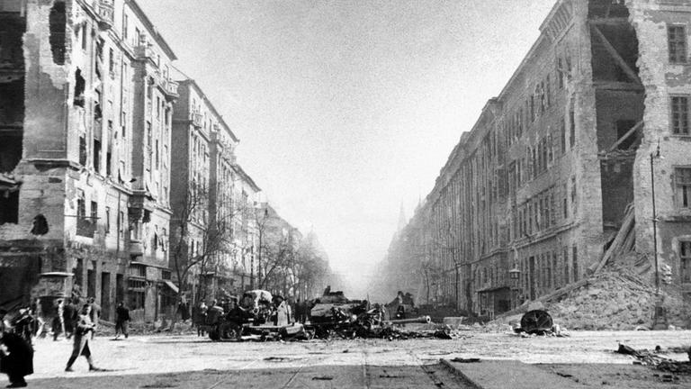 War Games Der Kalte Krieg 3 Revolution Zdfmediathek