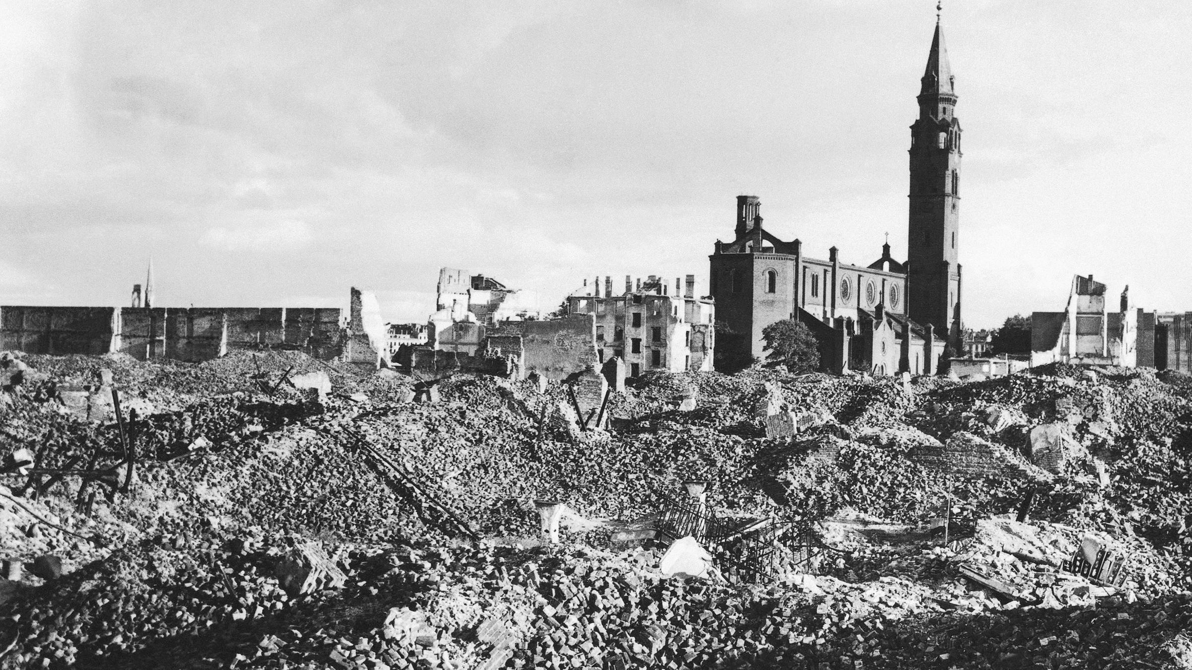 Zerstörung in Warschau nach dem Zweiten Weltkrieg, Schwarz-Weiß-Aufnahme