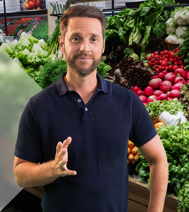 Mirko Drotschmann vor Lebensmittelauslage (Montage)