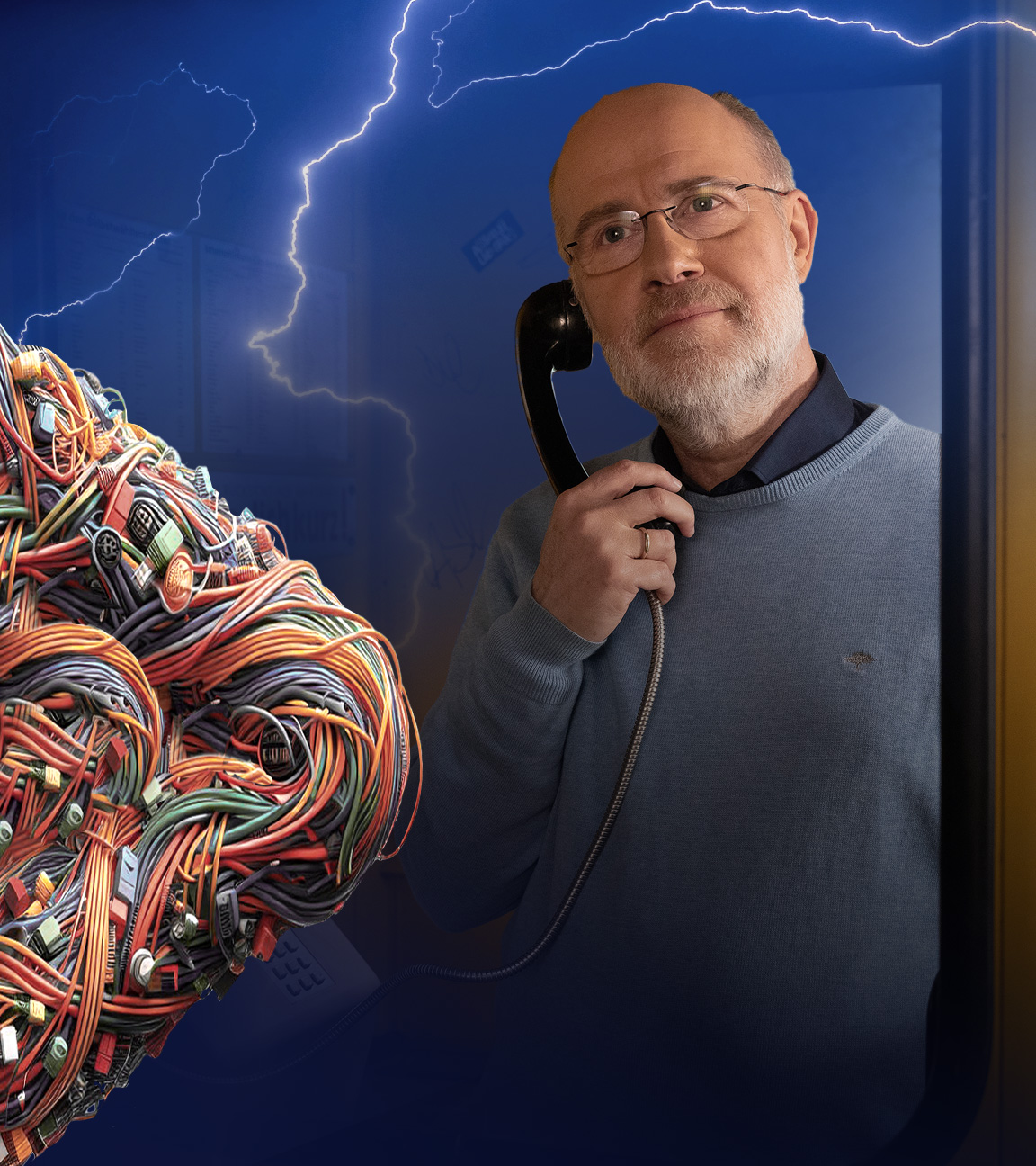 Harald Lesch steht mit Telefonhörer am Ohr in einer Telefonzelle. Rechts von ihm deuten bunte Kabel ein X an. 