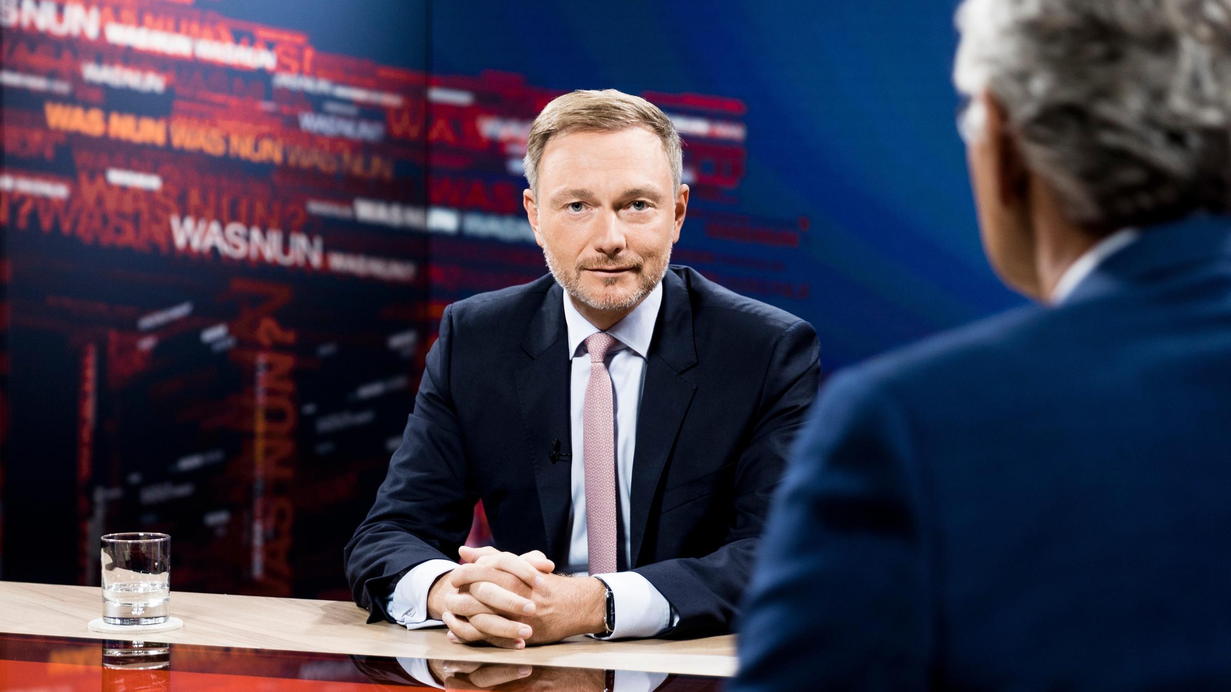 "Was nun, Herr Lindner?": Christian Lindner und Peter Frey sitzen sich zum Gespräch gegenüber.