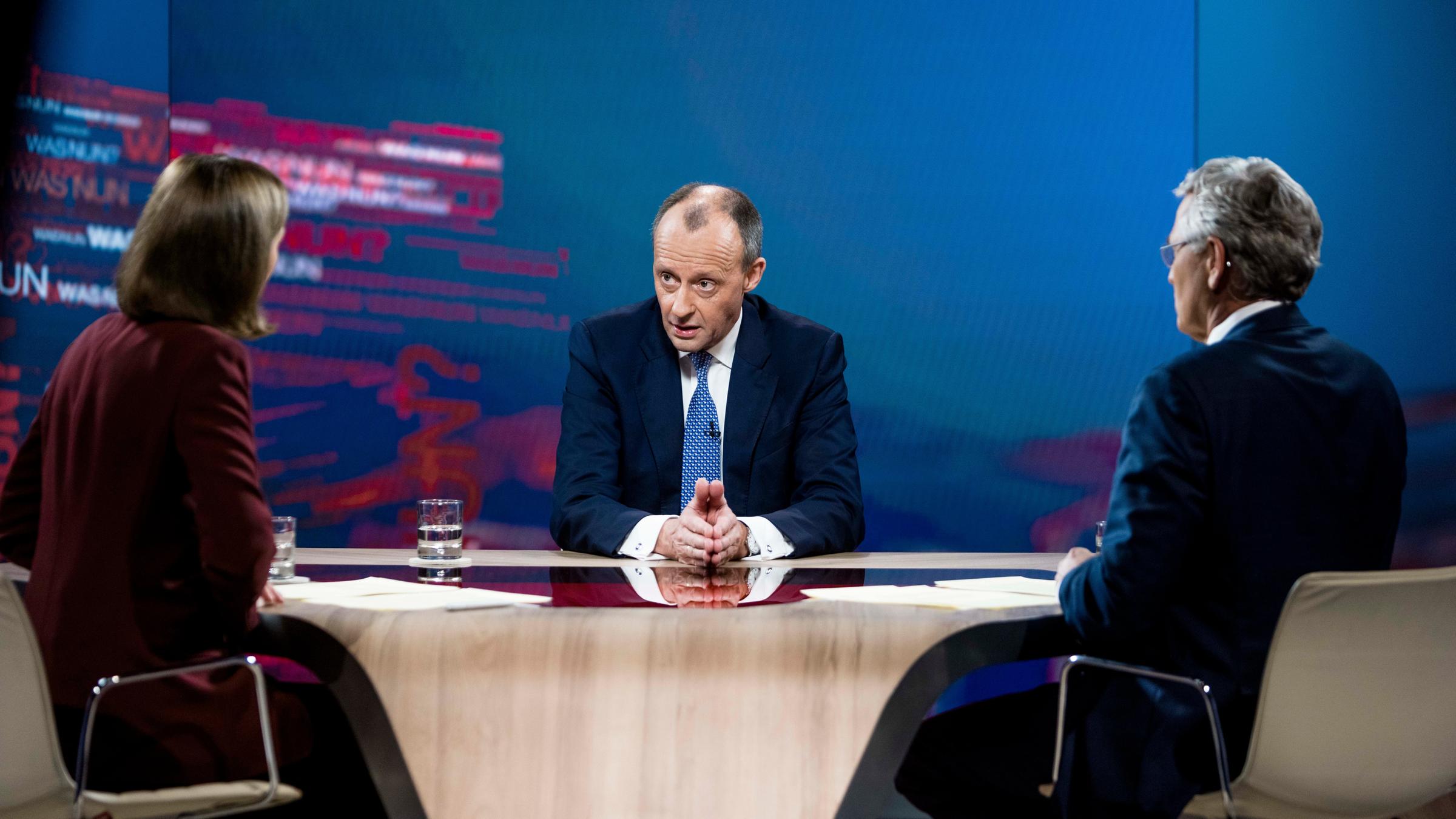 Von links: Bettina Schausten, Friedrich Merz, Peter Frey