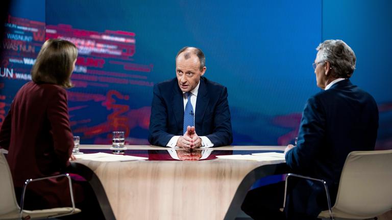 Von links: Bettina Schausten, Friedrich Merz, Peter Frey