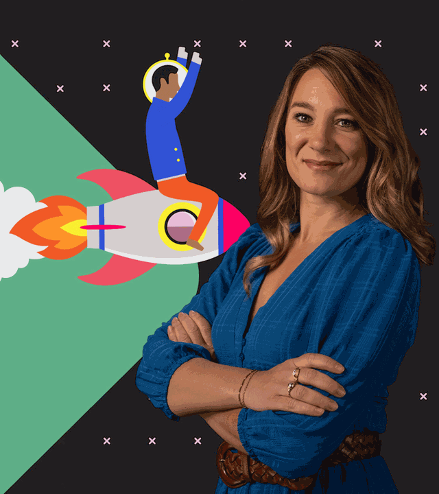 Jasmina Neudecker steht im Vordergrund. Neben ihr ist eine Grafik zu sehen, die einen Mann zeigt, der auf einer Rakete sitzt.