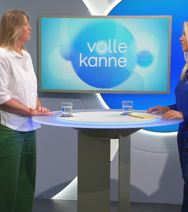 Etta Hallenga und Nadine Krüger an der "Volle Kanne" Theke