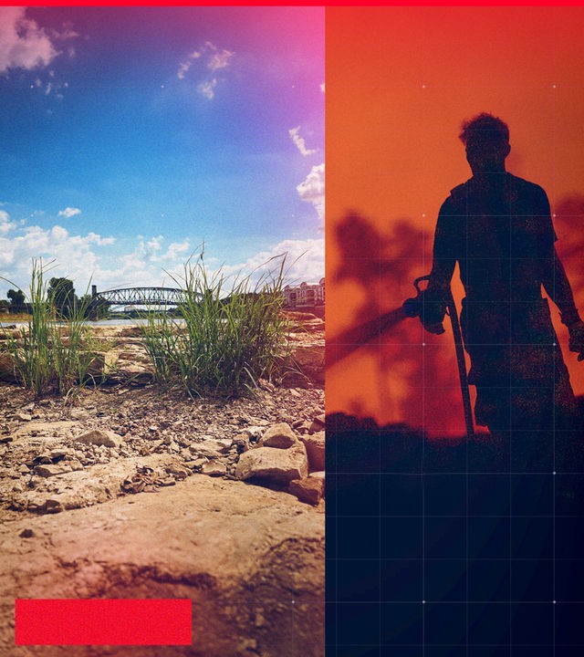 Silhouette von Feuerwehrmann beim Löschen eines Waldbrandes