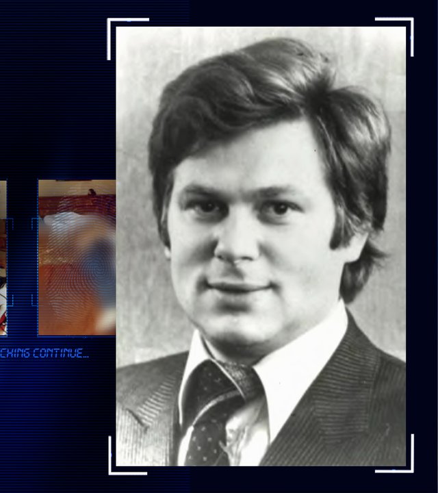 Foto von Peter Greifeldt, ca. 30 Jahre alter Mann im Anzug, Portrait. Lächelt in die Kamera. Links daneben: Lichtschematische Darstellung eines Fingerabdrucks