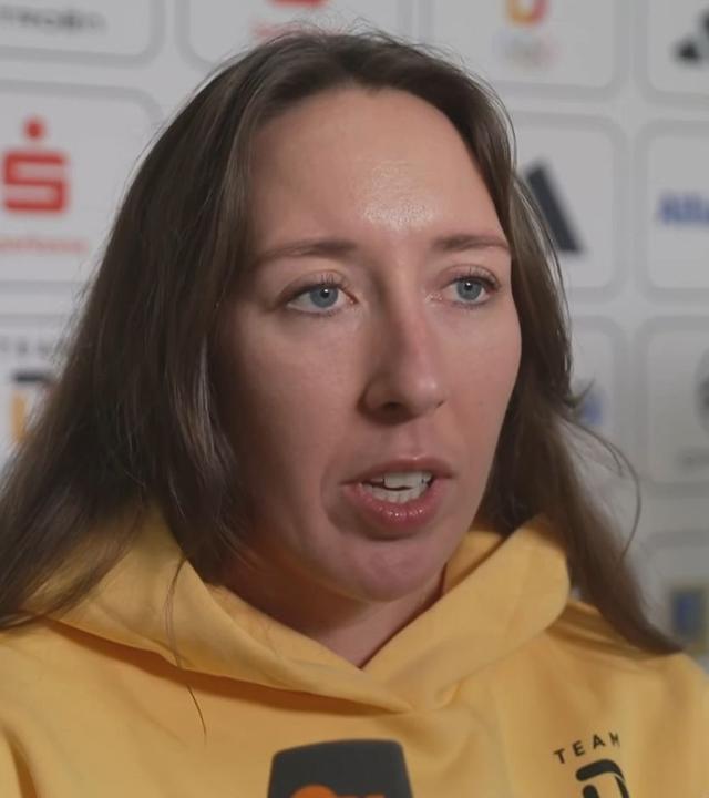 Skirennläuferin Kira Weidle-Winkelmann im Interview bei der Einkleidung für Olympia