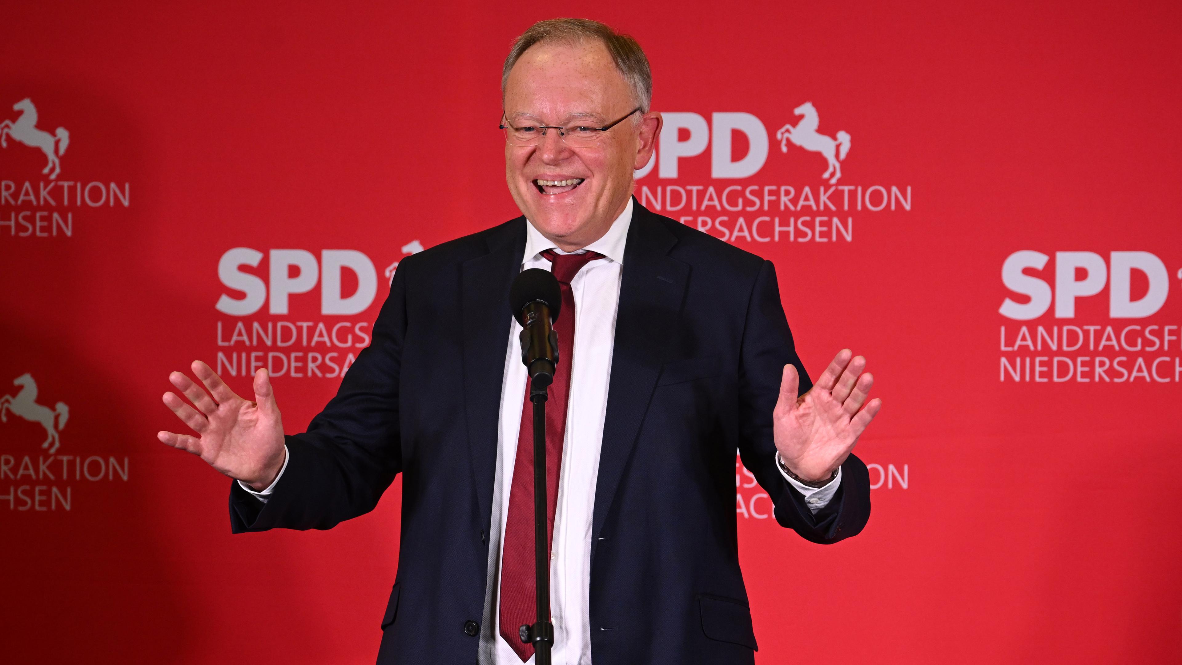  Stephan Weil, Ministerpräsident Niedersachsen, reagiert auf die ersten Prognosen zur Landtagswahl