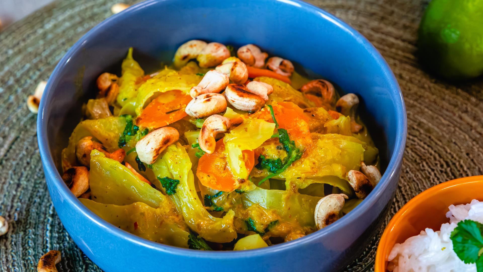 Weißkohl-Curry mit Cashewkernen