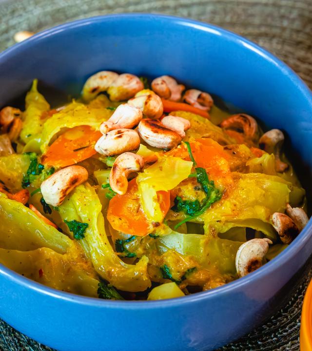 Weißkohl-Curry mit Cashewkernen