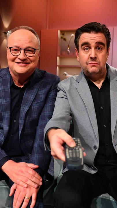 Oliver Welke (l.) und Bastian Pastewka im Studio ihrer Show "Welke & Pastewka - Wiedersehen macht Freude!".