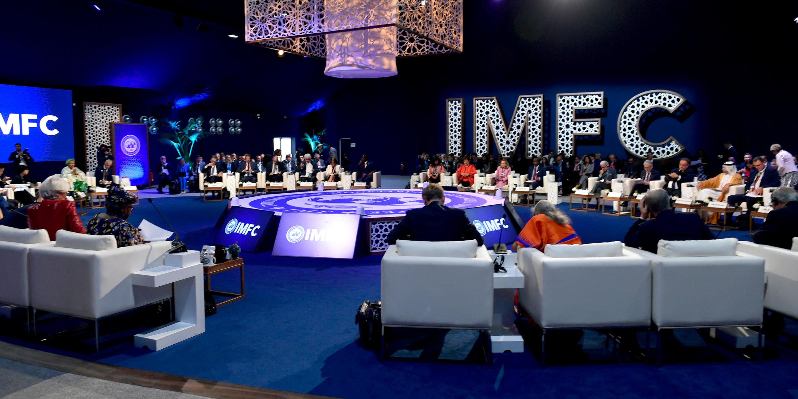 Ein allgemeiner Überblick über die Plenarsitzung des International Monetary Finance Committee (IMFC) während der Jahrestagung des Internationalen Währungsfonds (IWF) und der Weltbankgruppe (WBG) 