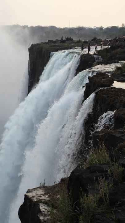 "Weltbewegend - Die Entstehung der Kontinente: Afrika": Die Victoriafälle in Afrika.