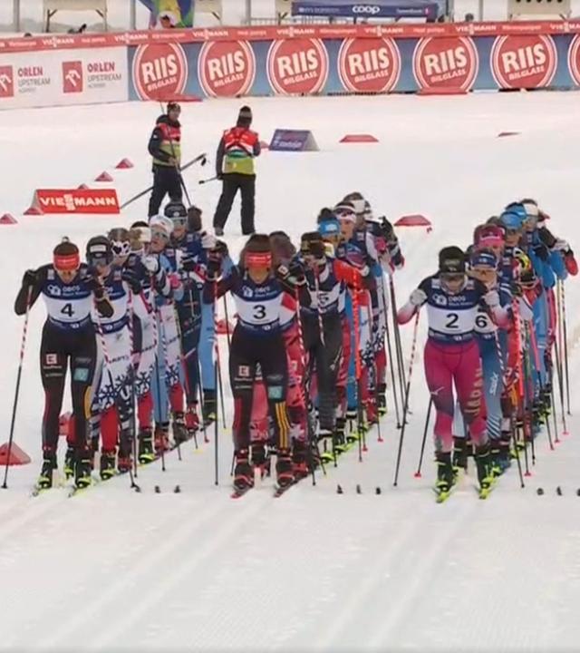 Start der Nordischen Kombiniererinnen beim Weltcup in Trondheim.