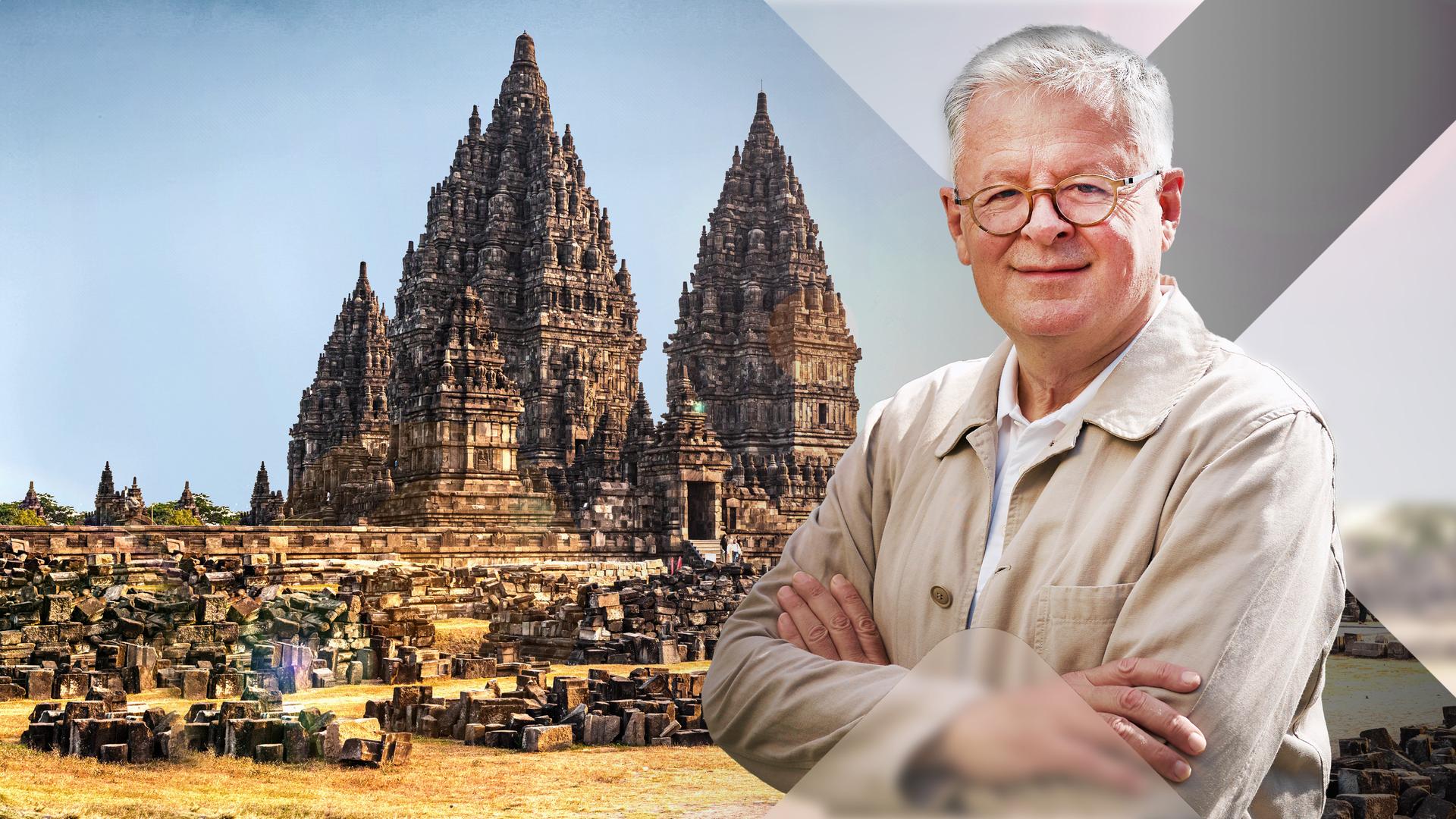 Christopher Clark vor dem Prambanan Tempel in Indonesien.