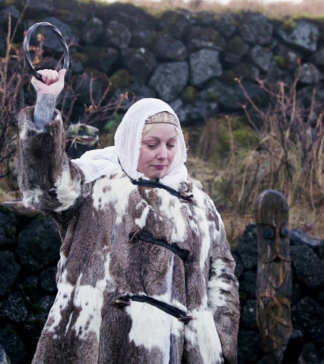 Island: Lena Hager nimmt in Island an einer traditionellen Völva-Zeremonie teil.