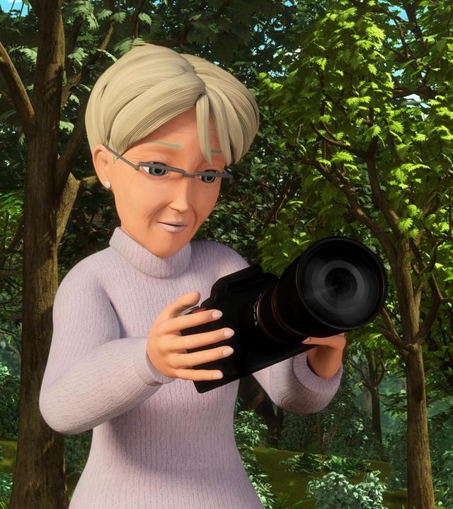 Hetty untersucht die Kamera. Wendy und Christian stehen mit ihren Pferden an der Leine im Hintergrund.