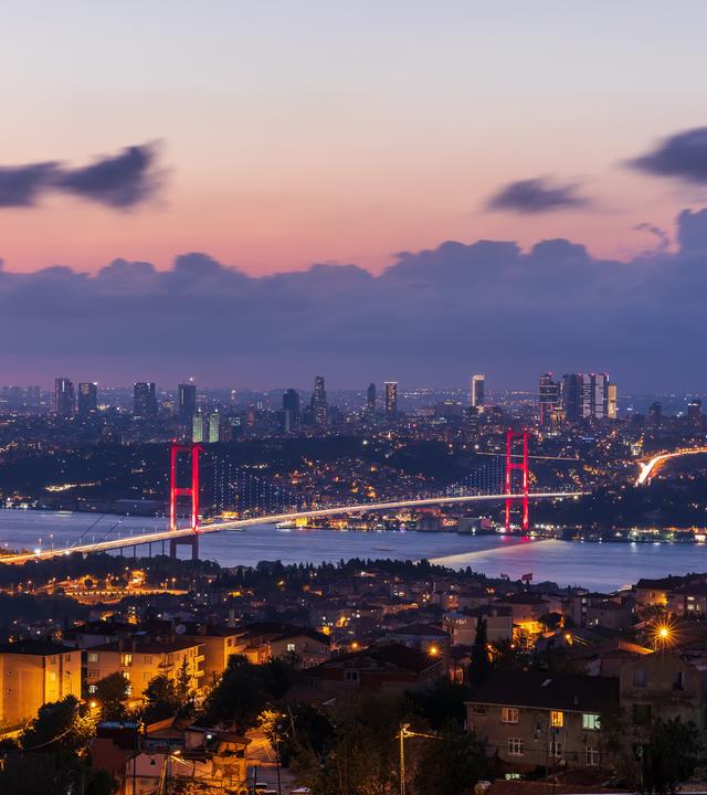 Die Brücke der Märtyrer vom 15. Juli oder die Bosporusbrücke in Istanbul
