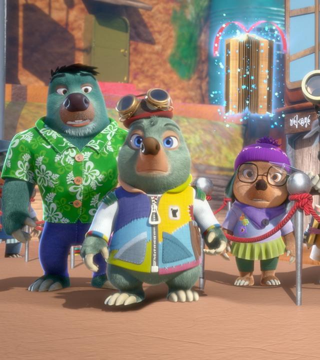 Moley, Dotty und Onkel Mischmasch stehen gemeinsam mit den anderen auf dem Marktplatz und schauen etwas verwirrt und fragend in die gleiche Richtung.