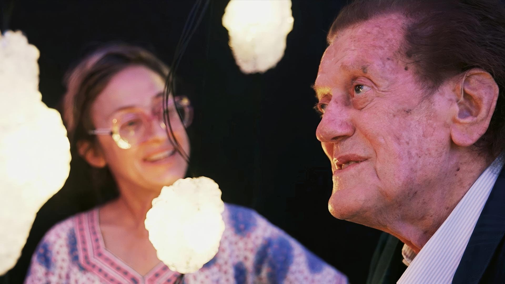 Werner Merzbacher (r.) mit Pipilotti Rist (l.) in deren Rauminstallation Pixelwald. Diesen hat er zusammen mit seiner Sammlung 2021 dem Kunsthaus Zürich übergeben.