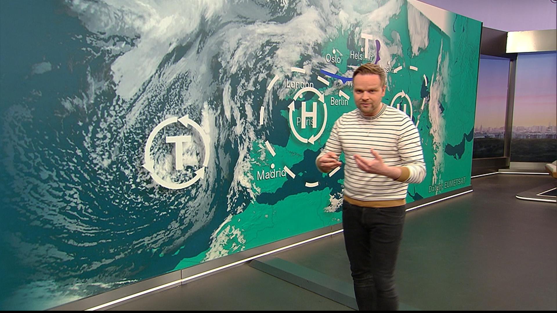 Benjamin Stöwe präsentiert das Wetter