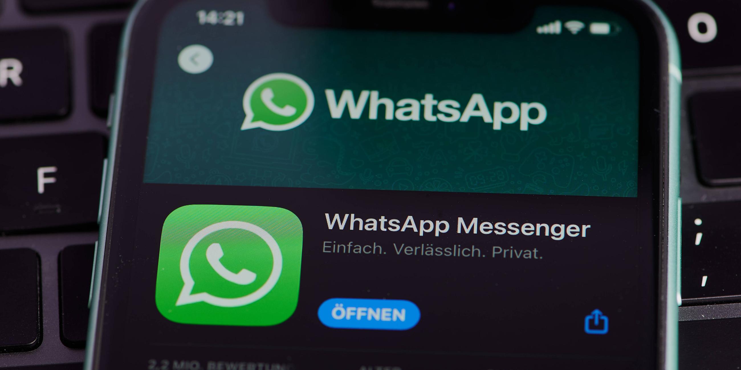 Symbol des Whatsapp-Messengers auf einem deutschen Smartphone im App Store