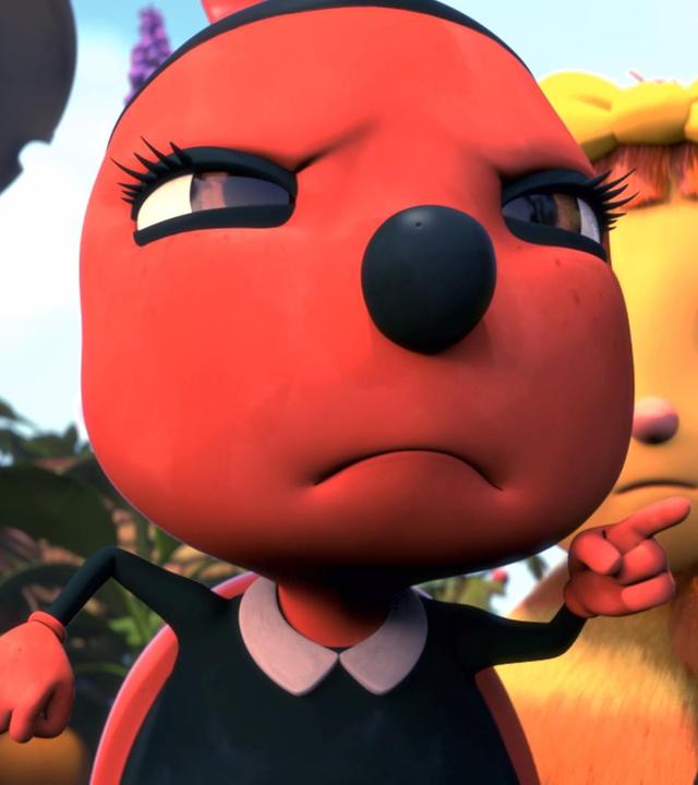 Paula will sich gegen Incognito und Micki wehren. Sie hat den linken Zeigefinger erhoben und sieht wütend aus. Links hinter hier steht Gregor, rechts hinter ihr Josefine.