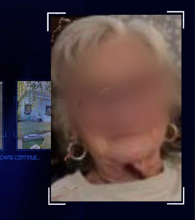 Foto einer Rentnerin. Frau mit grauen Haaren. Das Gesicht wurde im Bild technisch verfremdet. Links daneben: Lichtschematische Darstellung eines Fingerabdrucks