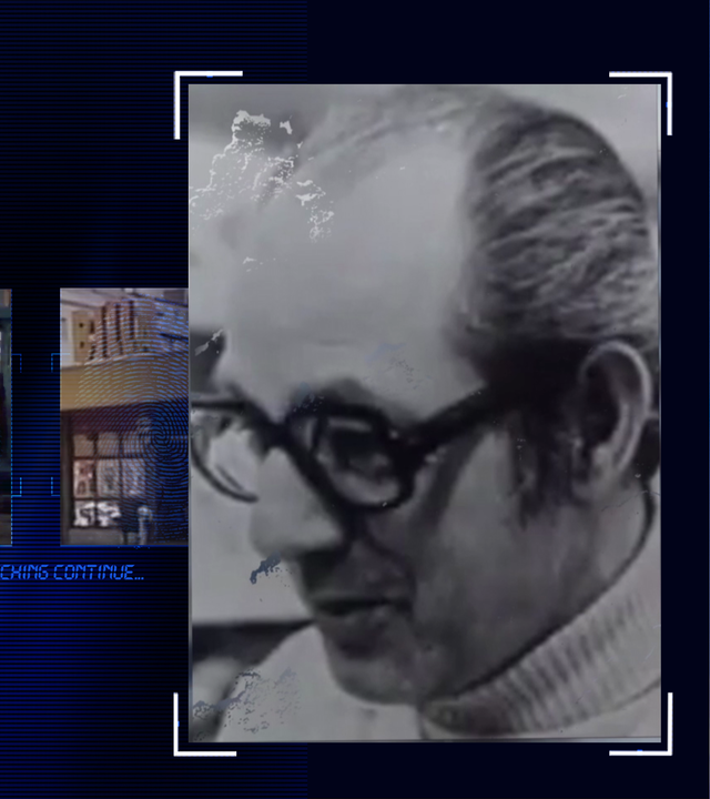 Schwarzweißfoto eines Mannes, ca. 70 Jahre alt. Seitlich aufgenommen. Er trägt eine Brille mit großen Gläsern und dunkler, quadratischer Einfassung. Im Anschnitt ist ein heller Rollkragenpullover zu erkennen. Der Mann lächelt leicht. Links daneben: Lichtschematische Darstellung eines Fingerabdrucks.