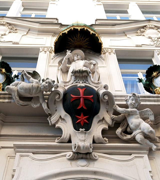 Eine reich verzierte Außenfassade