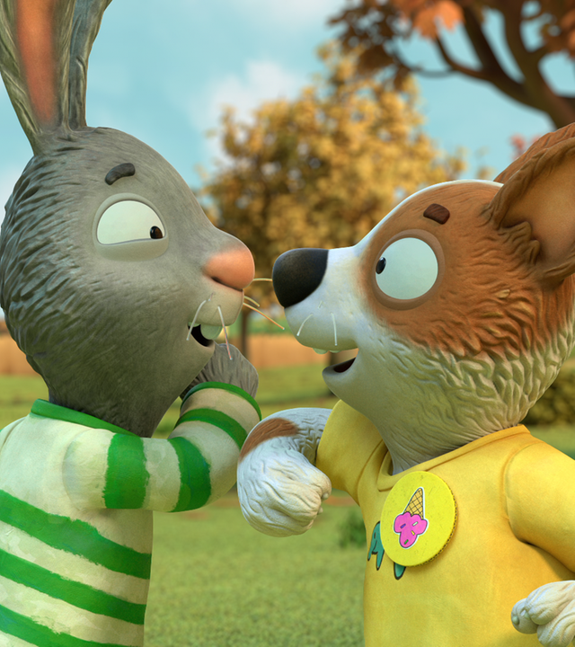 Pip und Zac machen einen besonderen Handschlag. Dabei berühren sich ihre Unterarme und die beiden sehen einander an.