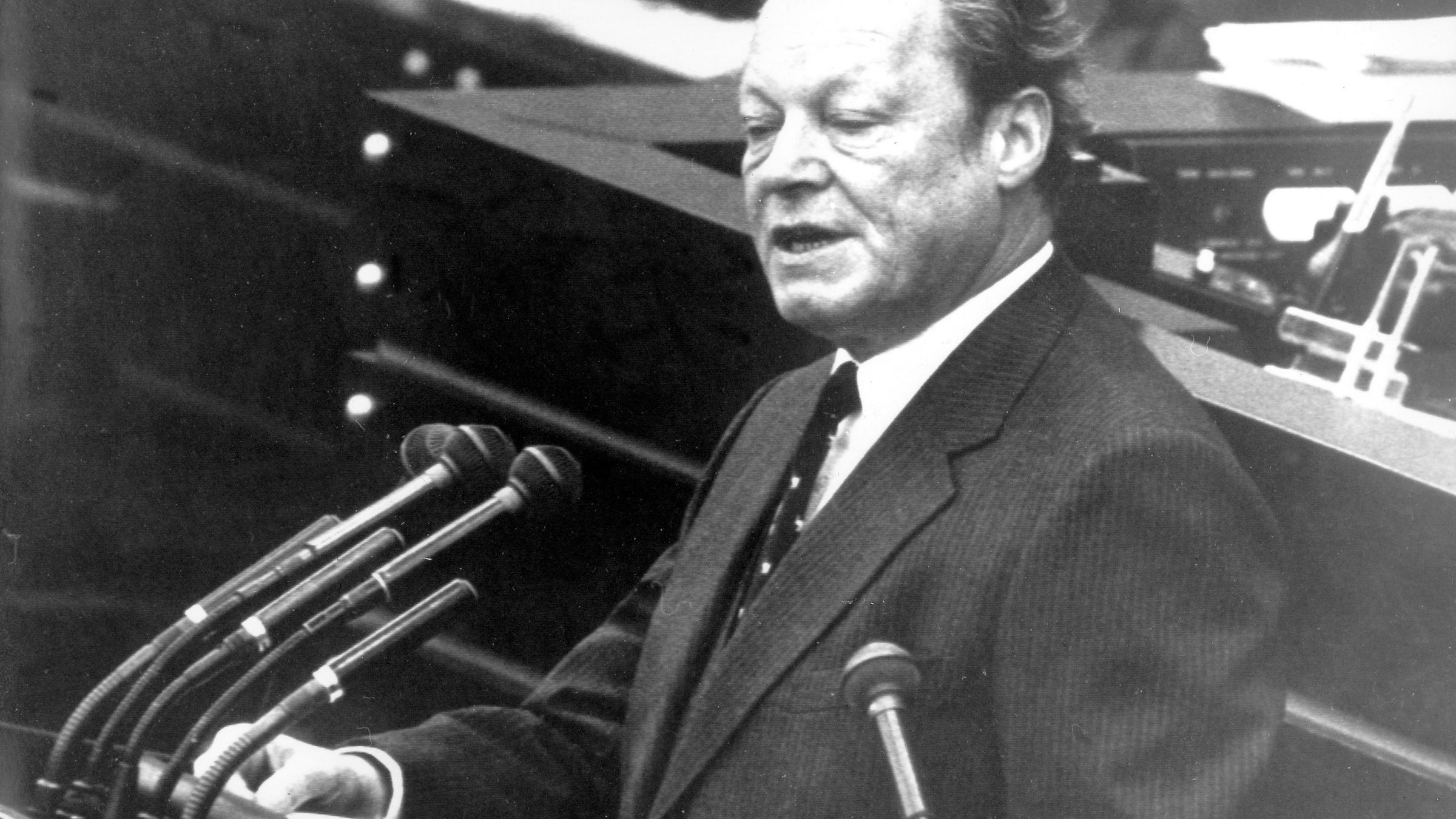 Willy Brandt Wir Wollen Mehr Demokratie Wagen Zdfheute