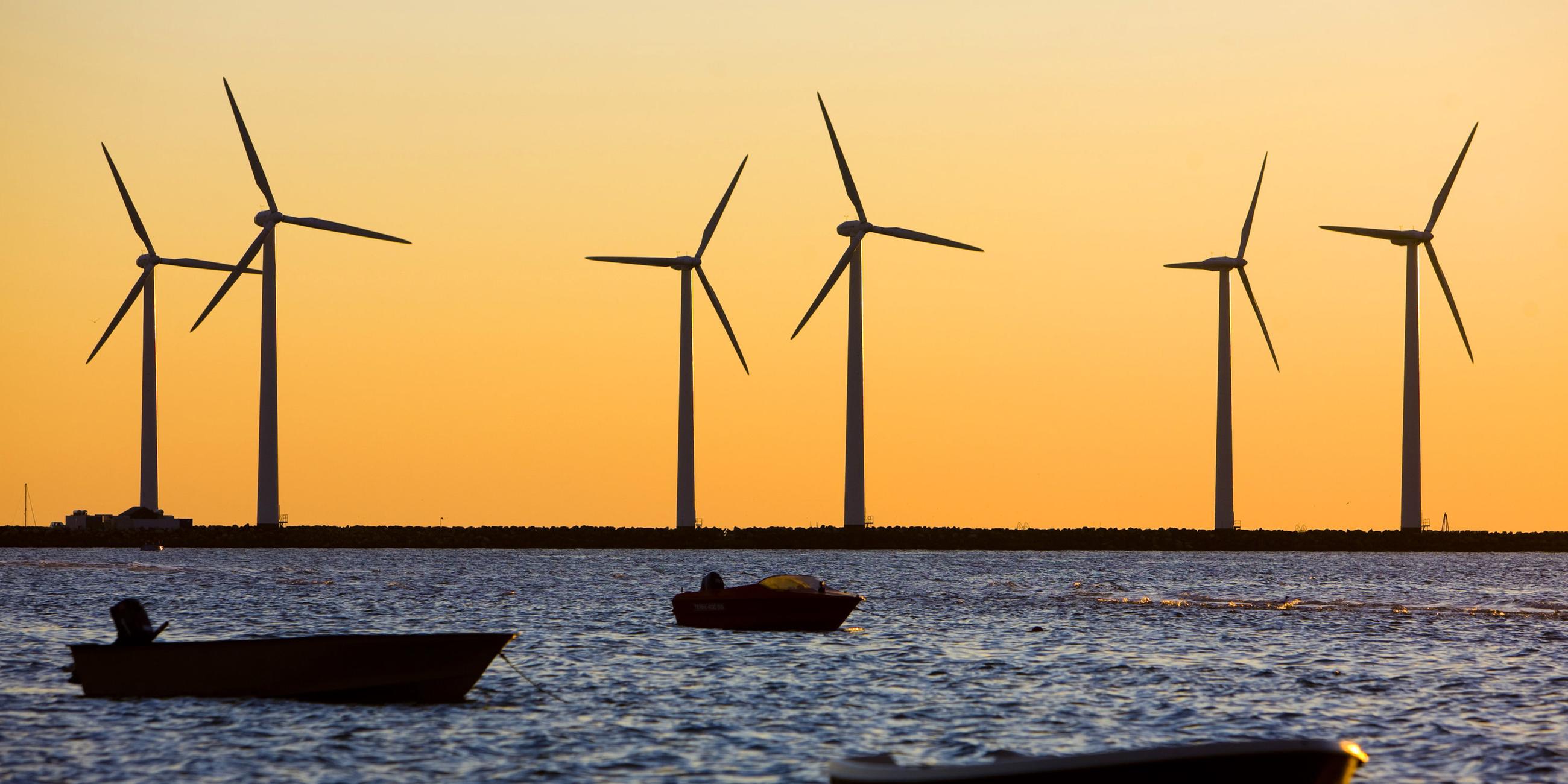 Windenergiepark in Dänemark bei Bonnerup