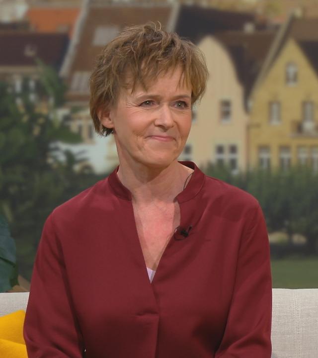 Katja Horneffer auf dem Volle Kanne Sofa
