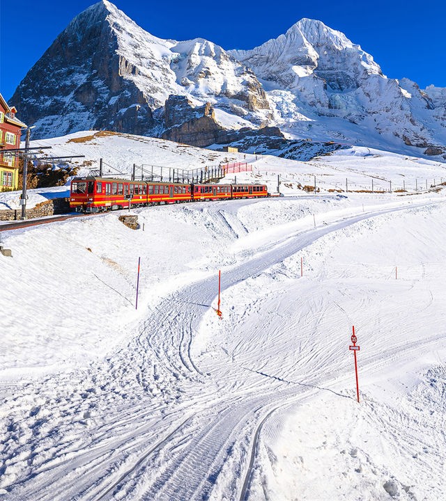 Winterwunderland Schweiz per Bahn Hero