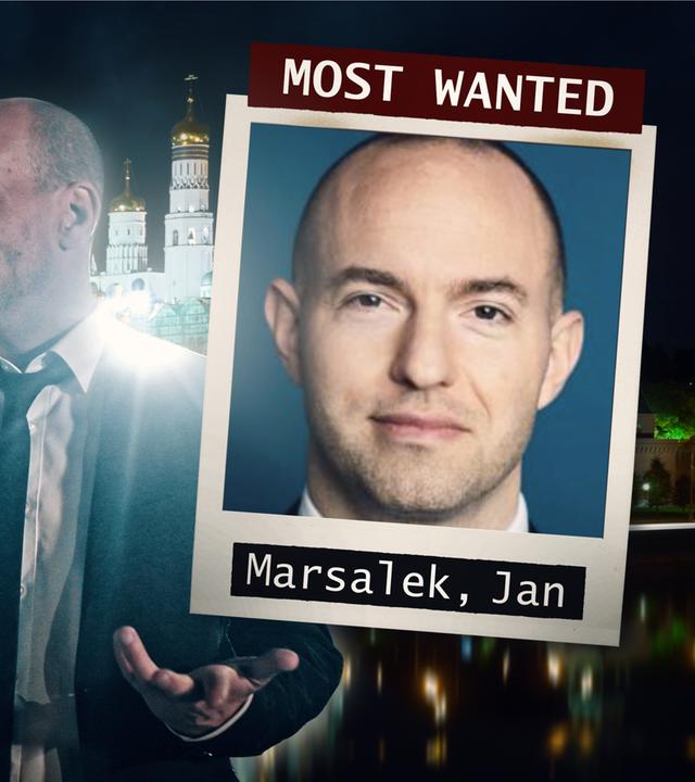 Fahndungsfoto von Jan Marsalek mit Szene aus Reenactment, Kreml und russischer Flagge im Hintergrund