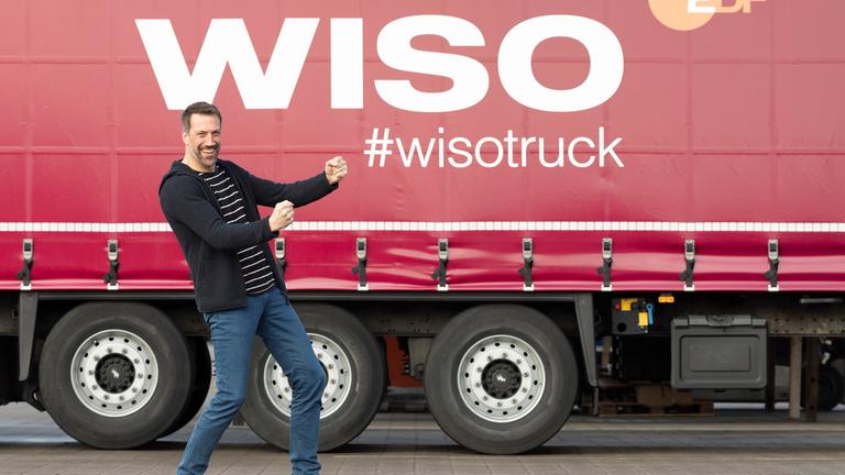 Marcus Niehaves mit einem WISO-Truck